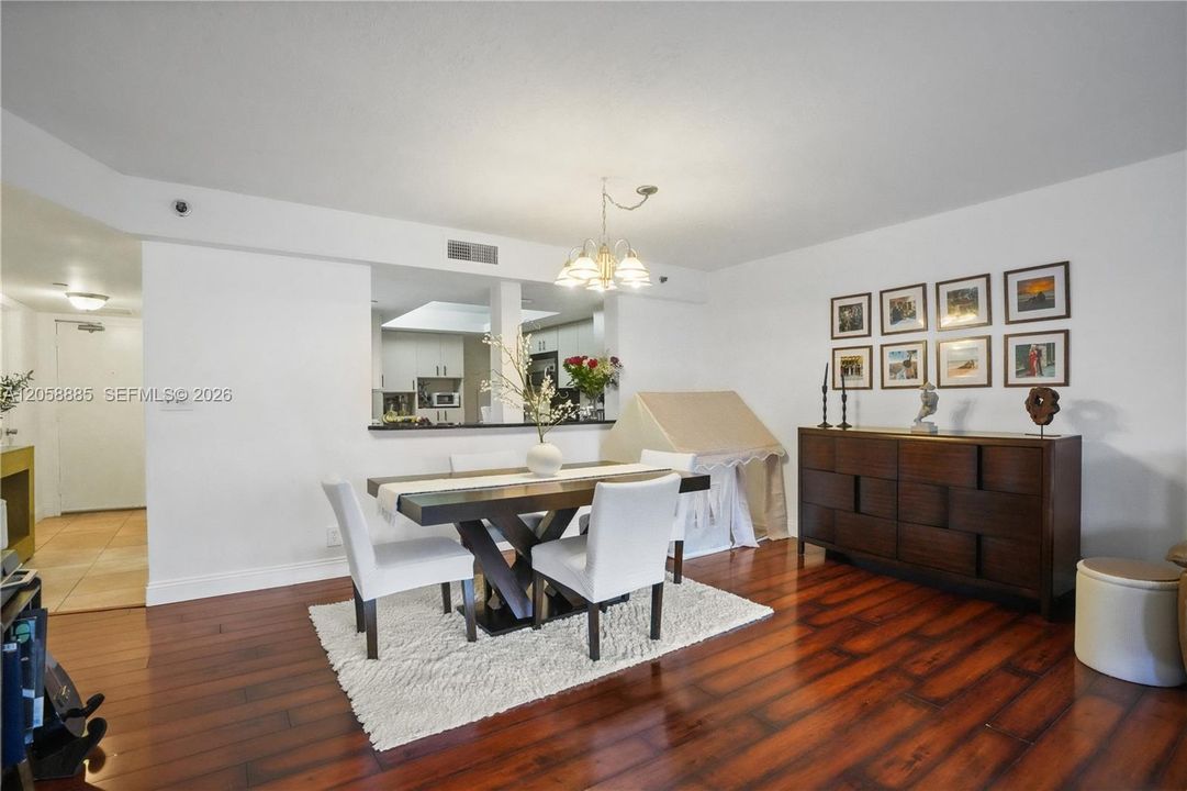 В аренду: $2,200 (1 спален, 1 ванн, 1005 Квадратных фут)