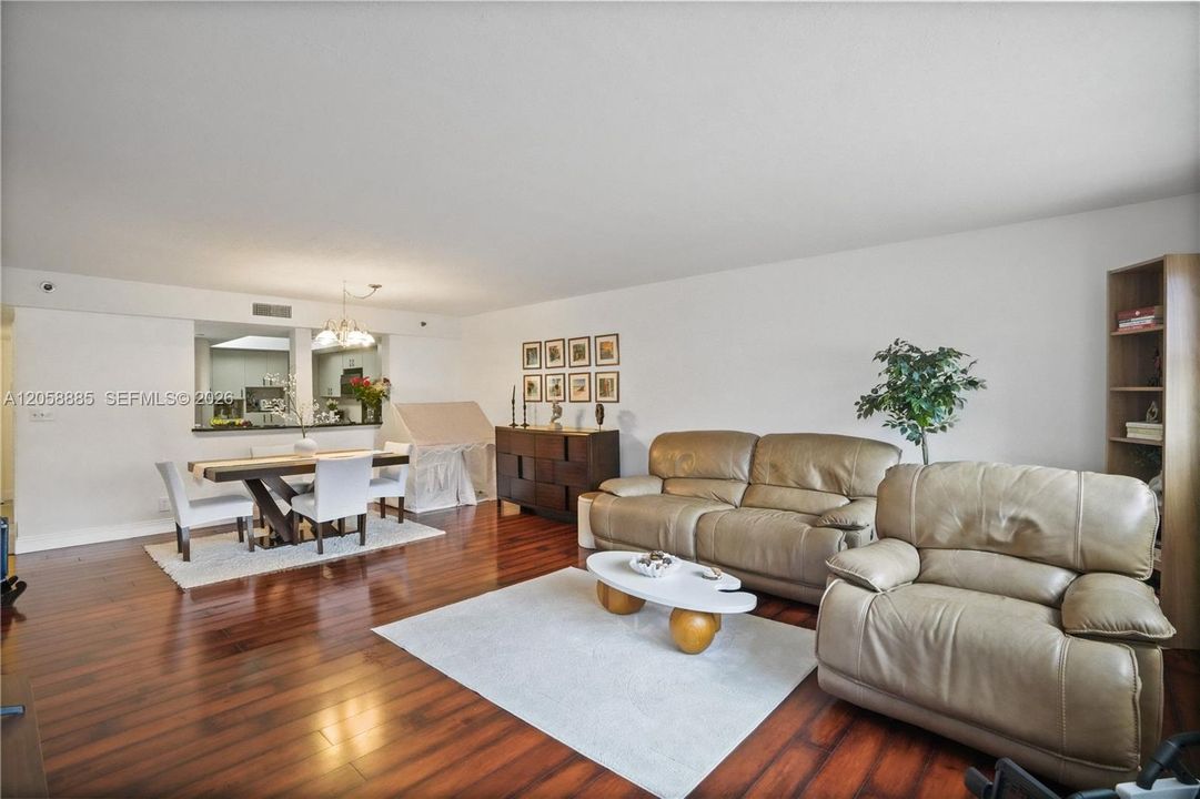 В аренду: $2,200 (1 спален, 1 ванн, 1005 Квадратных фут)