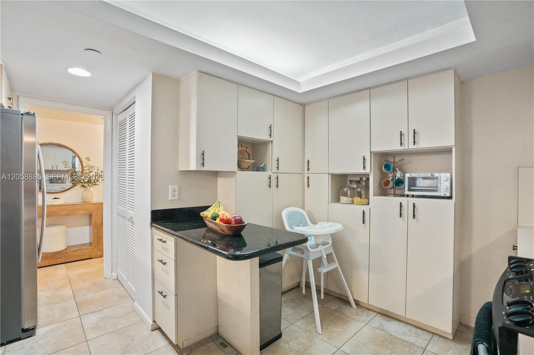 В аренду: $2,200 (1 спален, 1 ванн, 1005 Квадратных фут)
