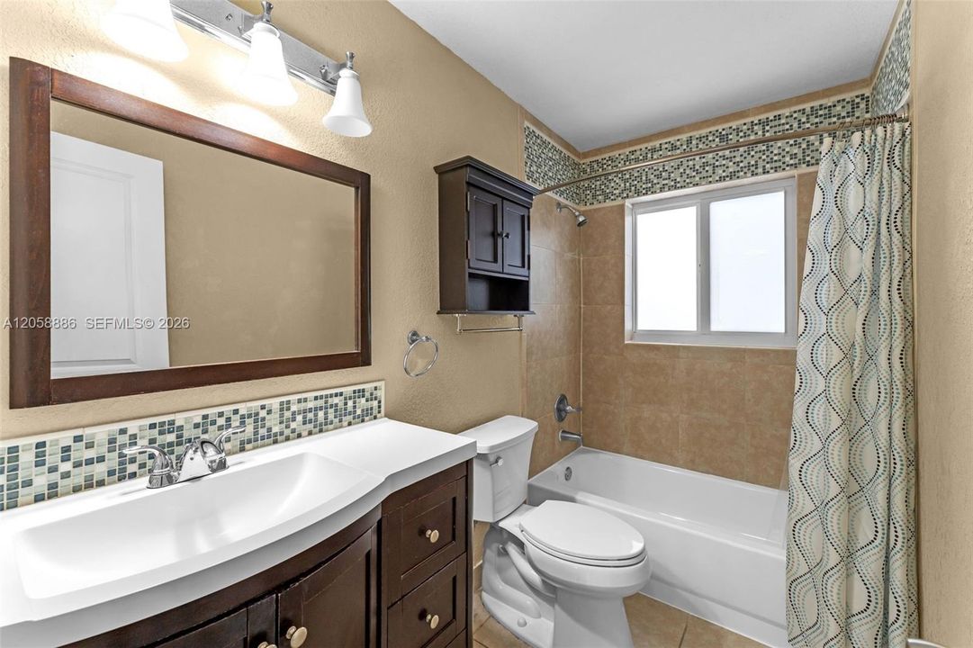 En Venta: $797,000 (3 camas, 2 baños, 1626 Pies cuadrados)
