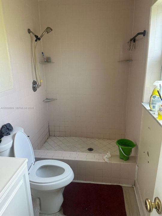 For Rent: $3,500 (3 beds, 2 baths, 3838 Square Feet)