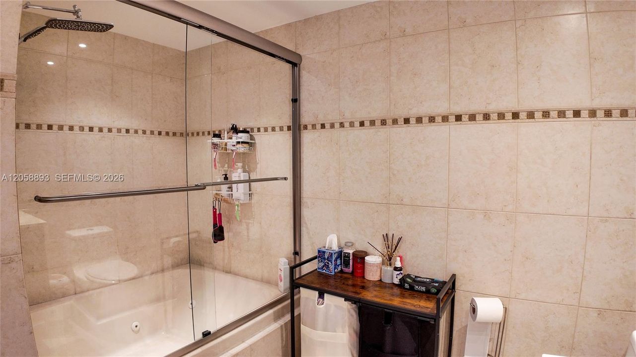 For Rent: $3,300 (2 beds, 2 baths, 1270 Square Feet)