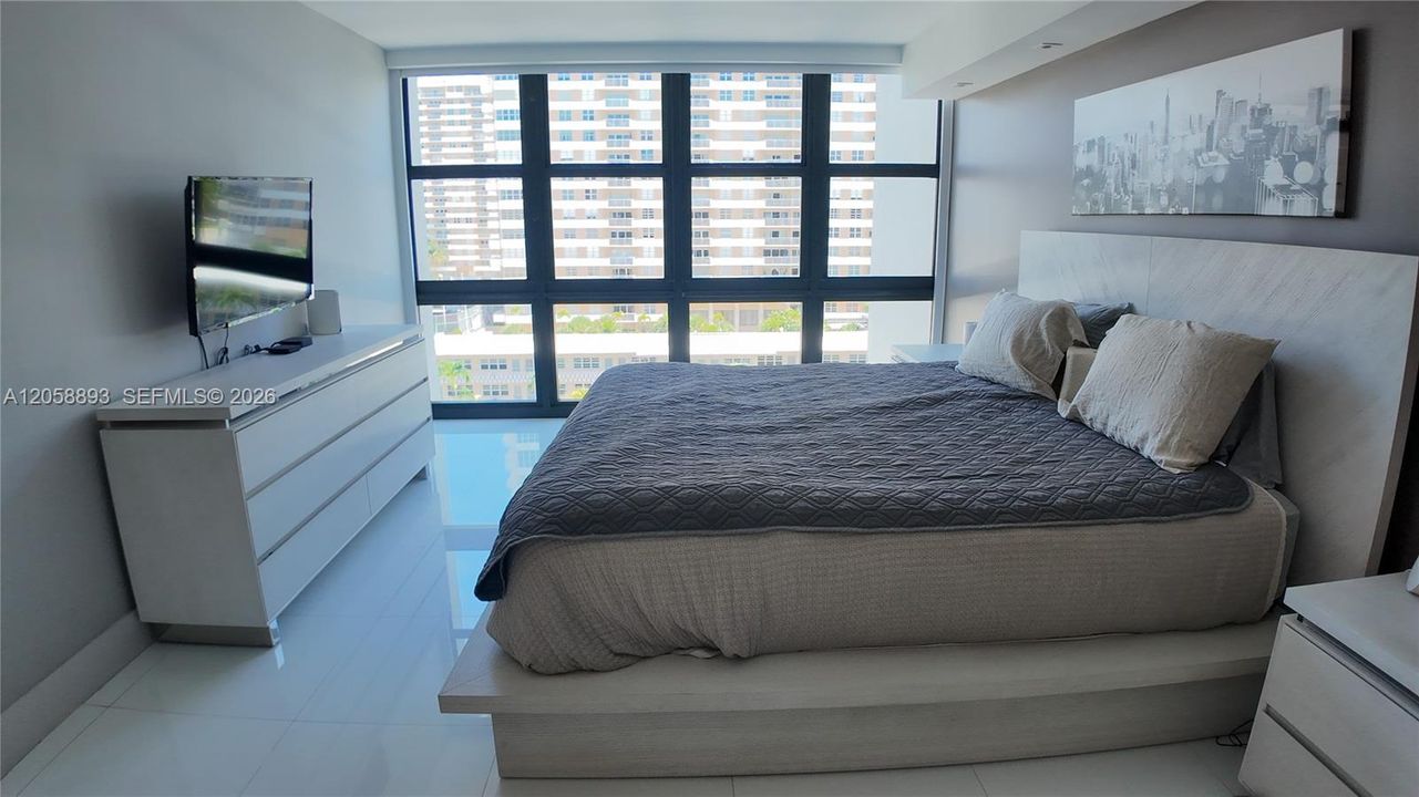 For Rent: $3,300 (2 beds, 2 baths, 1270 Square Feet)