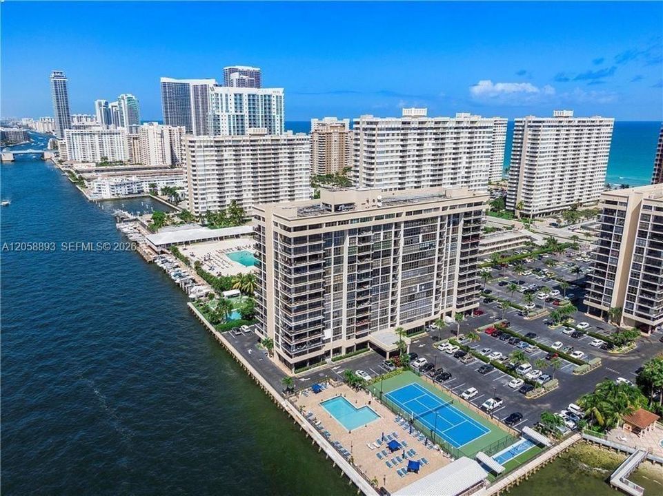 For Rent: $3,300 (2 beds, 2 baths, 1270 Square Feet)