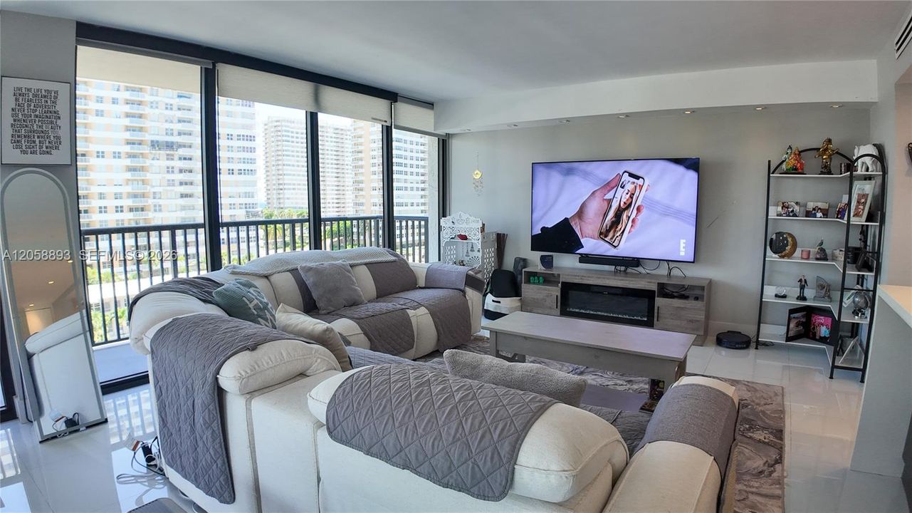 For Rent: $3,300 (2 beds, 2 baths, 1270 Square Feet)