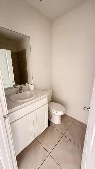 En Venta: $305,000 (3 camas, 3 baños, 1376 Pies cuadrados)
