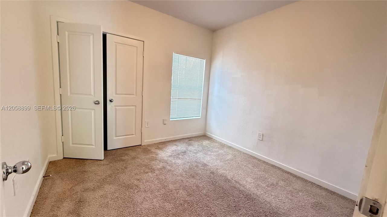En Venta: $305,000 (3 camas, 3 baños, 1376 Pies cuadrados)