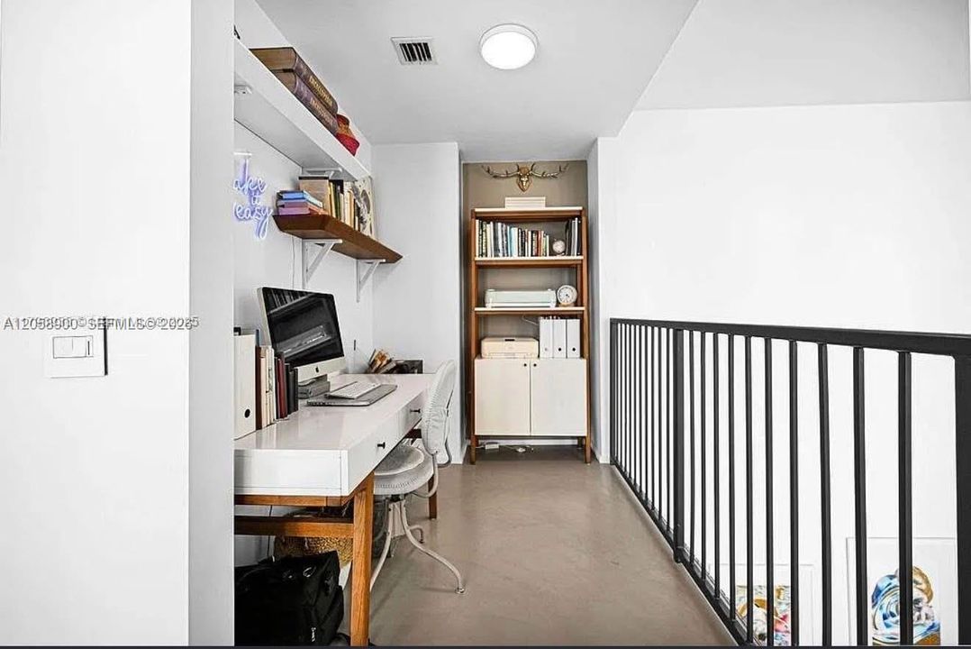 В аренду: $4,700 (1 спален, 1 ванн, 1034 Квадратных фут)