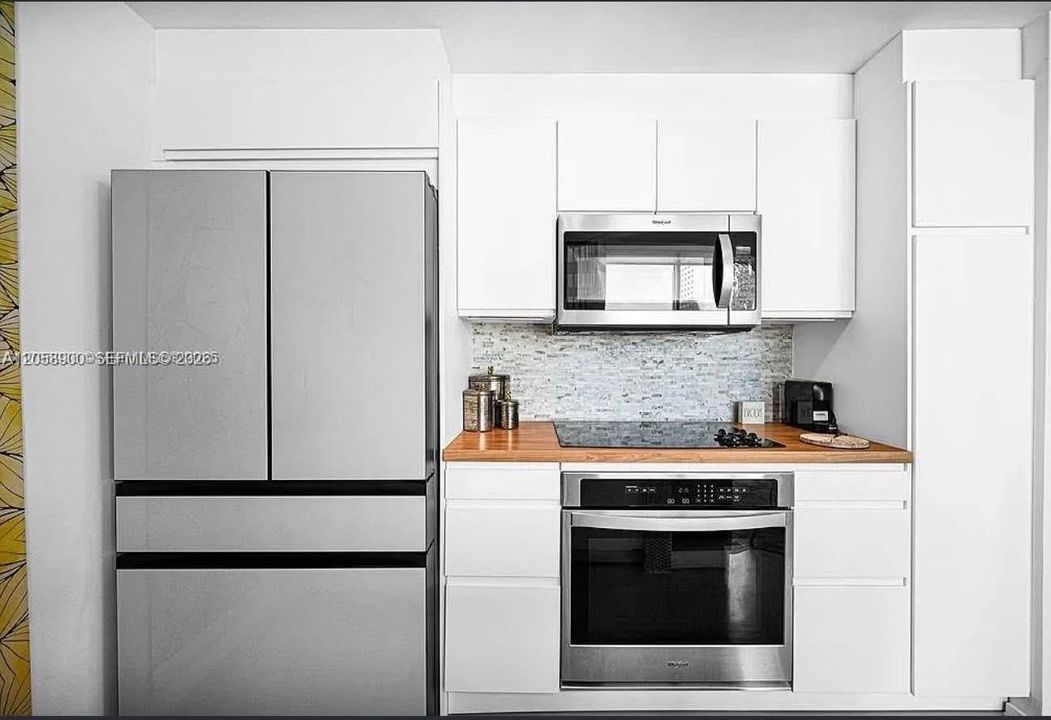 В аренду: $4,700 (1 спален, 1 ванн, 1034 Квадратных фут)