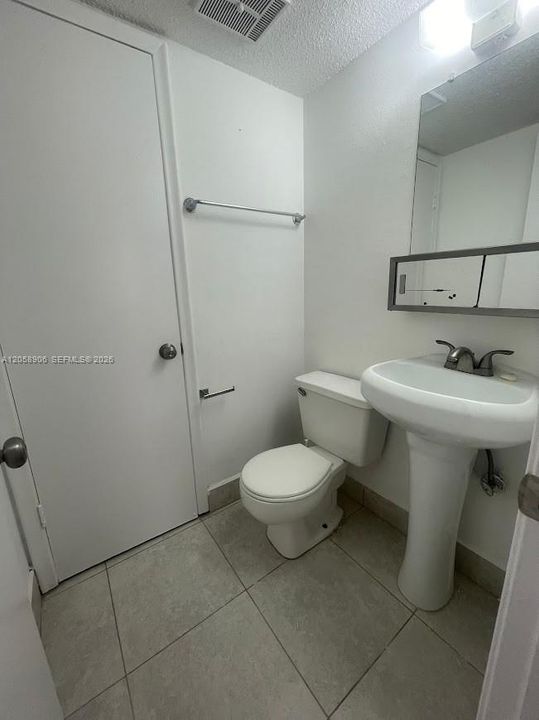 For Rent: $2,150 (2 beds, 1 baths, 758 Square Feet)