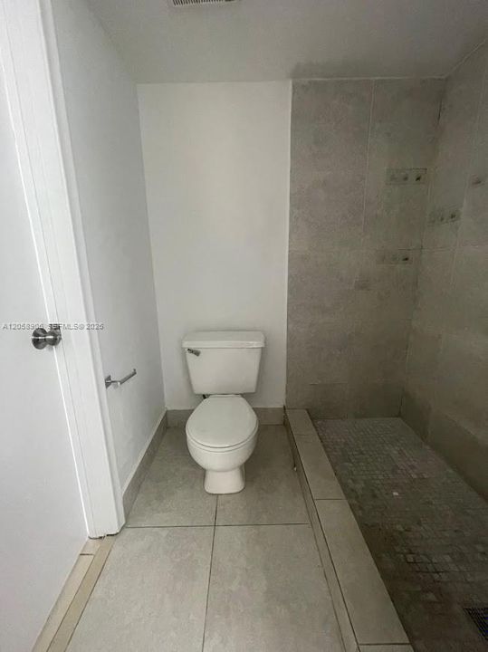 For Rent: $2,150 (2 beds, 1 baths, 758 Square Feet)