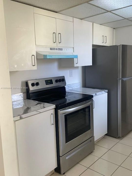 For Rent: $2,150 (2 beds, 1 baths, 758 Square Feet)