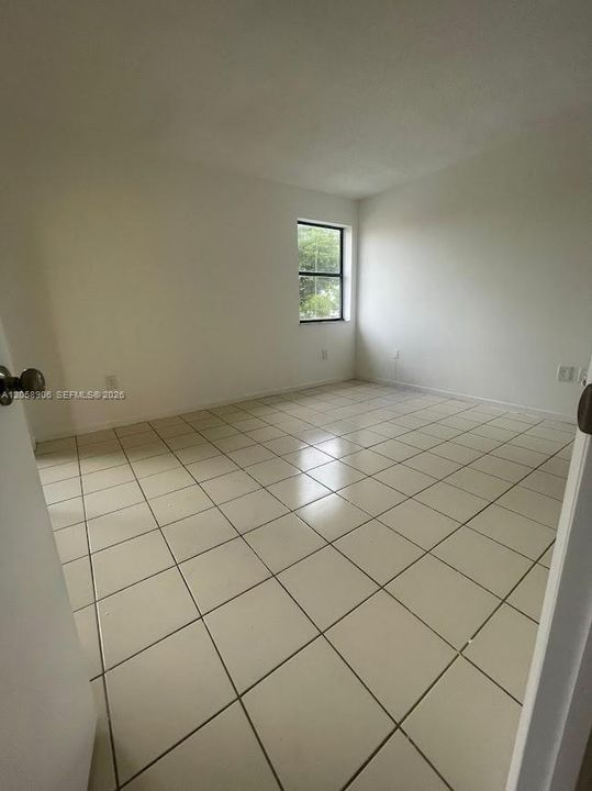 For Rent: $2,150 (2 beds, 1 baths, 758 Square Feet)