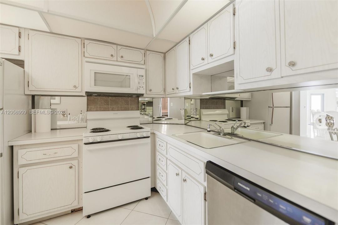 For Rent: $4,200 (3 beds, 2 baths, 1740 Square Feet)