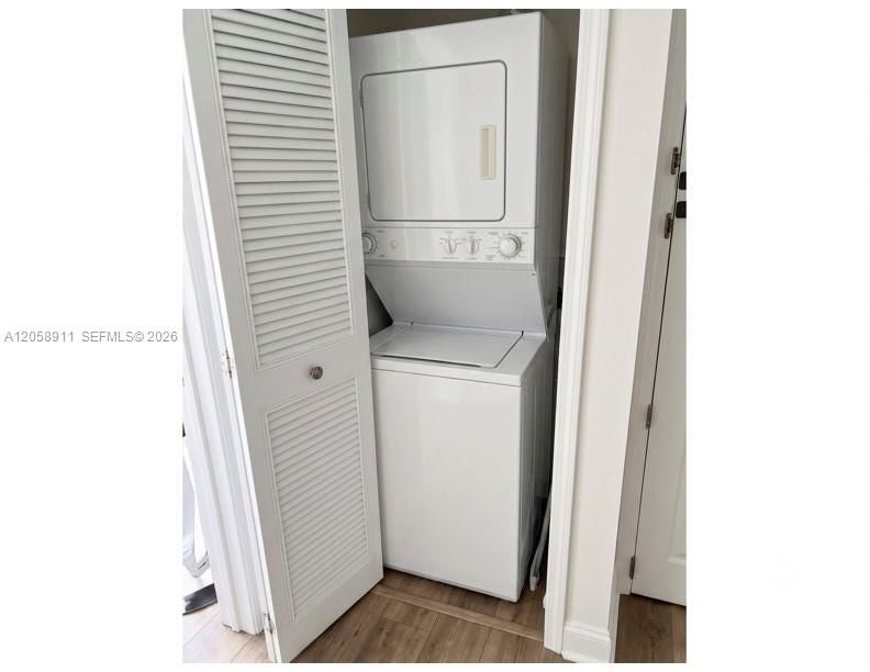 Stacked water & dryer combo