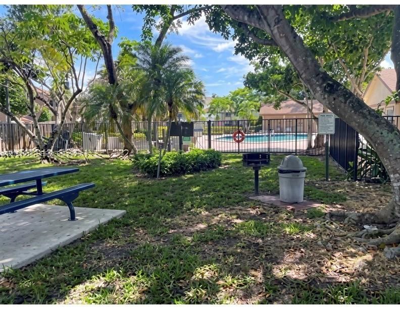 BBQ/Picnic Area overlooking pool