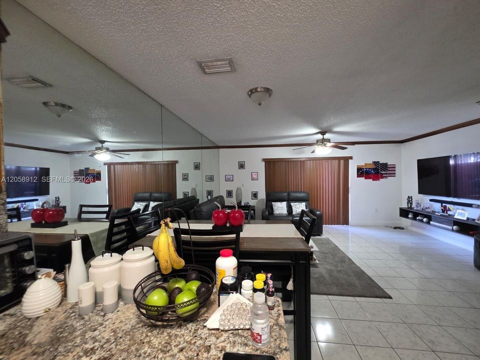 For Sale: $299,888 (2 beds, 2 baths, 1020 Square Feet)