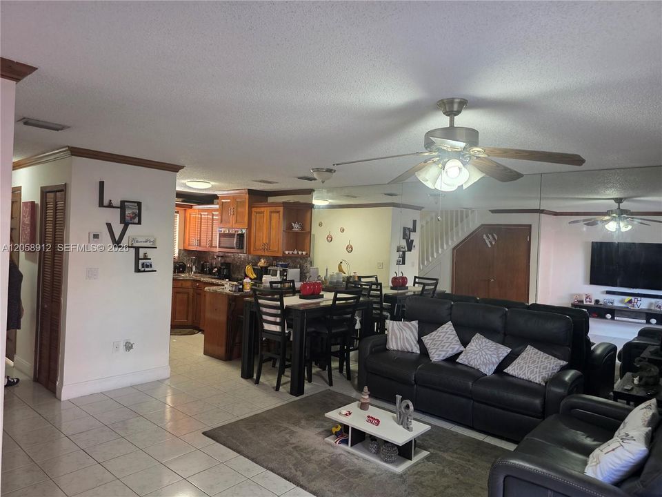 For Sale: $299,888 (2 beds, 2 baths, 1020 Square Feet)