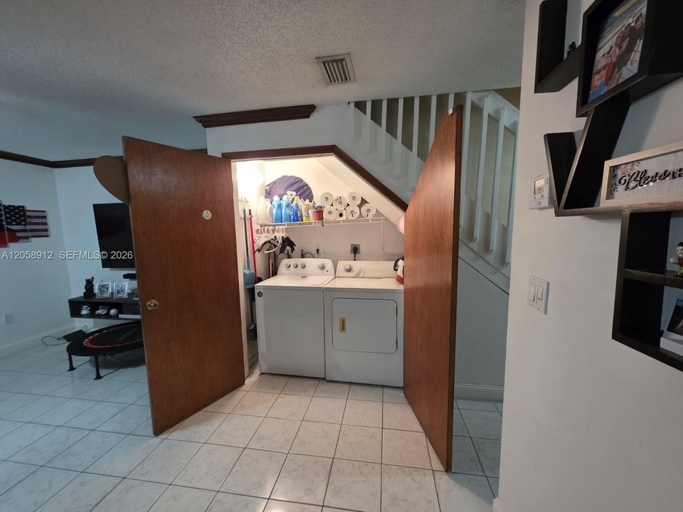 For Sale: $299,888 (2 beds, 2 baths, 1020 Square Feet)