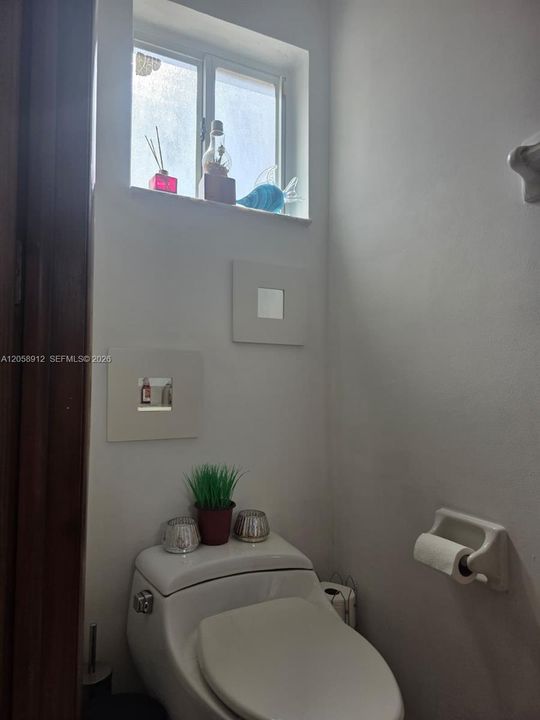 For Sale: $299,888 (2 beds, 2 baths, 1020 Square Feet)