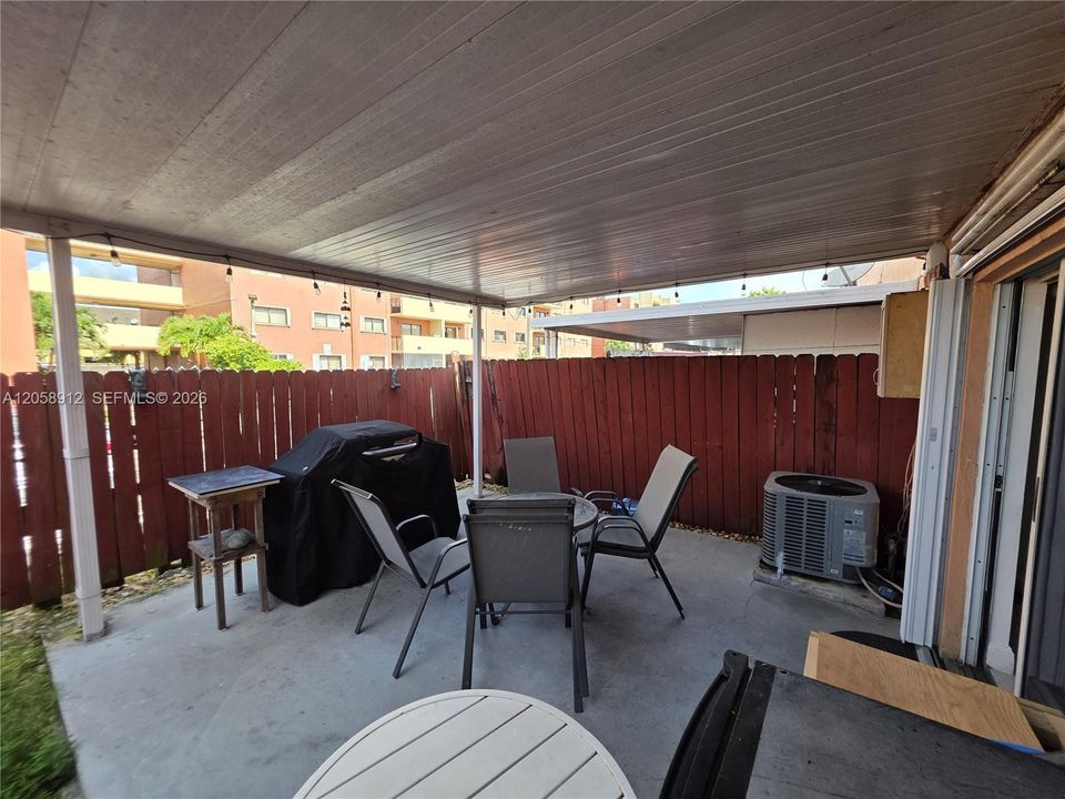 For Sale: $299,888 (2 beds, 2 baths, 1020 Square Feet)