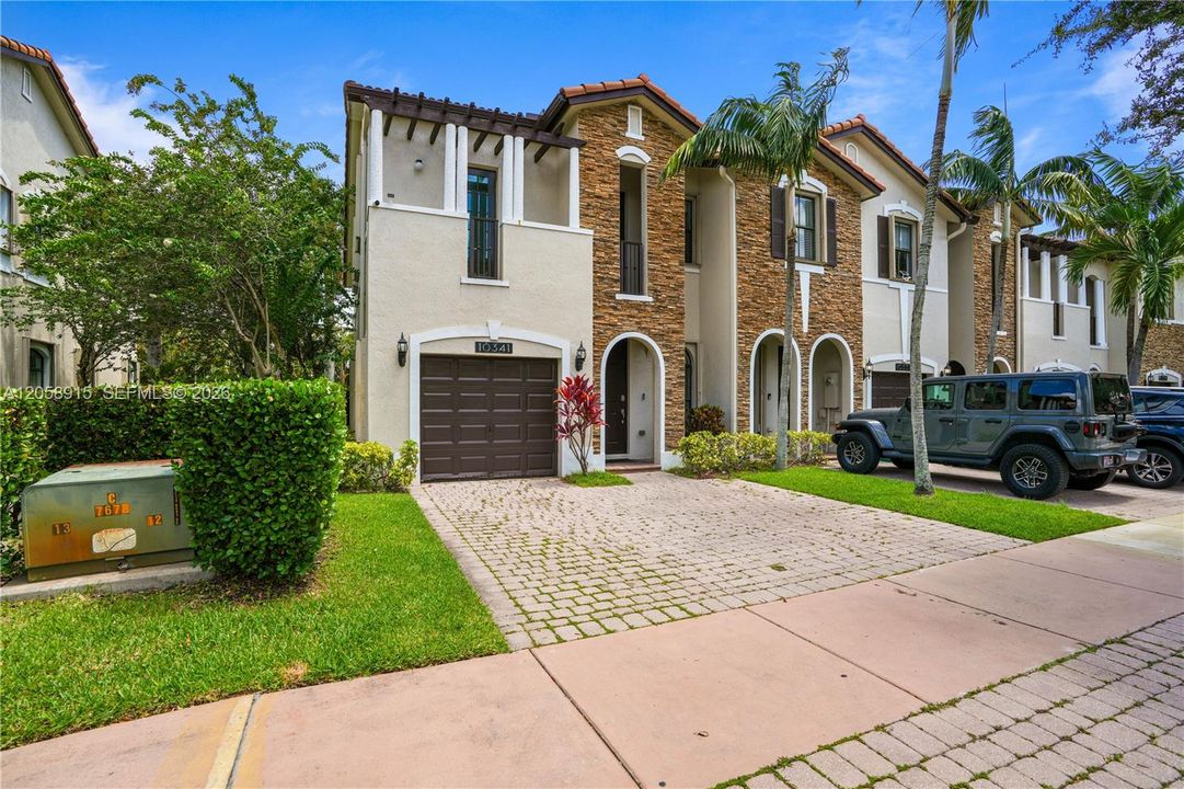 For Sale: $639,900 (3 beds, 2 baths, 1854 Square Feet)