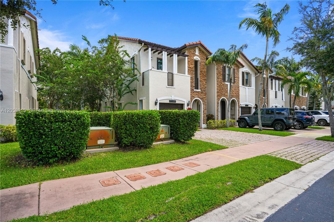 For Sale: $639,900 (3 beds, 2 baths, 1854 Square Feet)