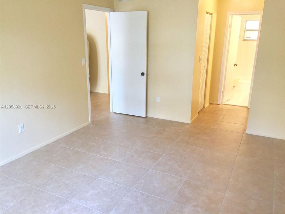 В аренду: $1,870 (1 спален, 1 ванн, 712 Квадратных фут)