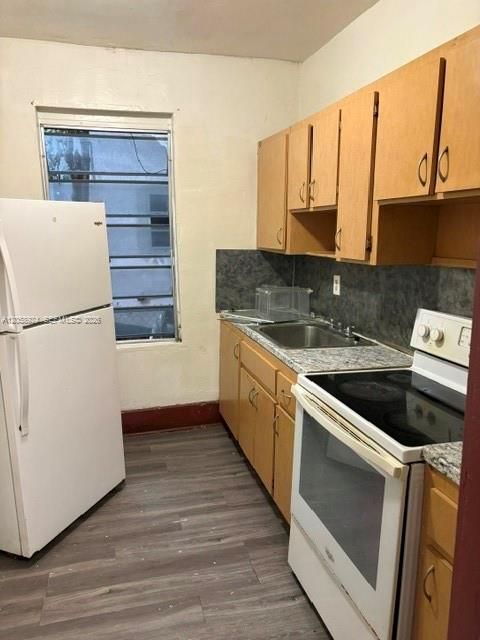 В аренду: $1,850 (2 спален, 1 ванн, 700 Квадратных фут)