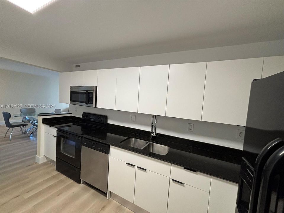В аренду: $2,700 (1 спален, 1 ванн, 817 Квадратных фут)