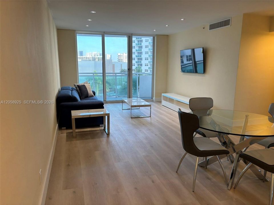 В аренду: $2,700 (1 спален, 1 ванн, 817 Квадратных фут)