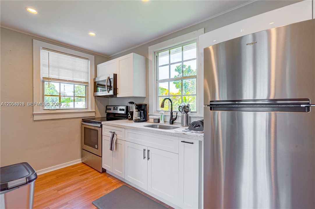 For Rent: $2,450 (2 beds, 1 baths, 650 Square Feet)