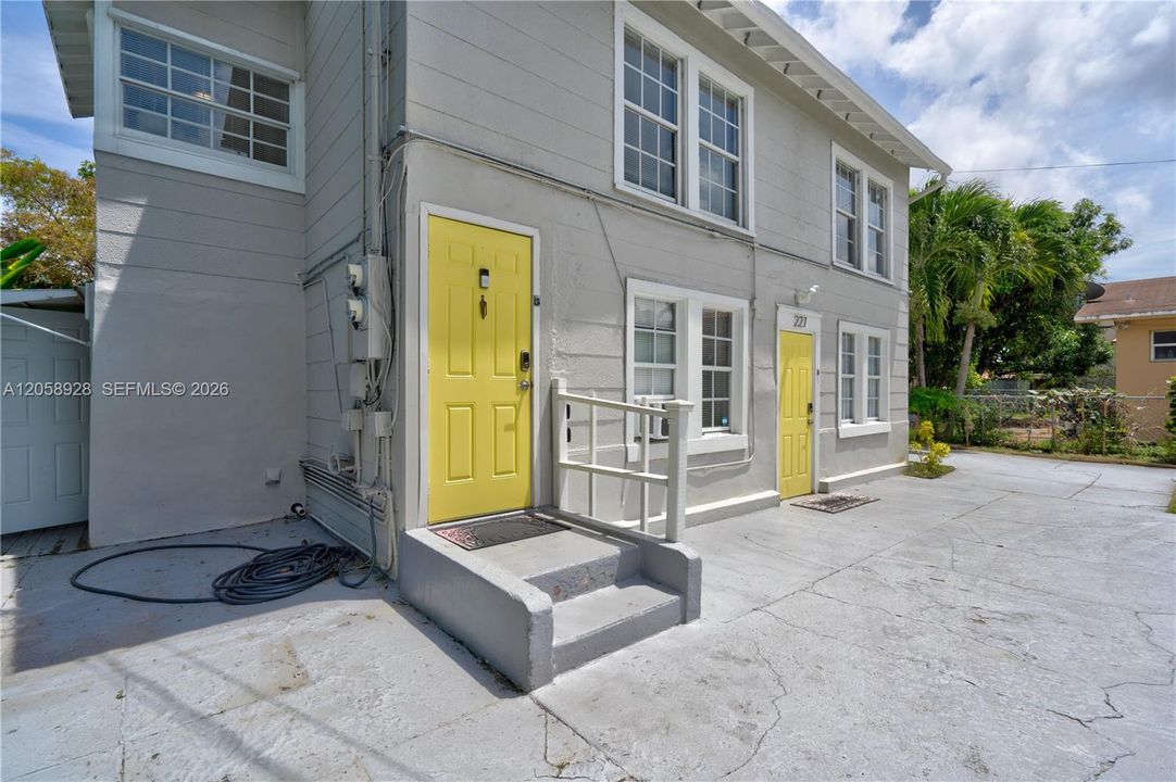 For Rent: $2,450 (2 beds, 1 baths, 650 Square Feet)