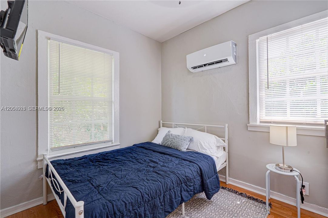 For Rent: $2,450 (2 beds, 1 baths, 650 Square Feet)