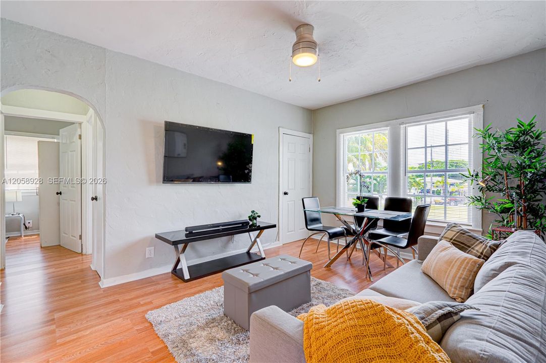 For Rent: $2,450 (2 beds, 1 baths, 650 Square Feet)