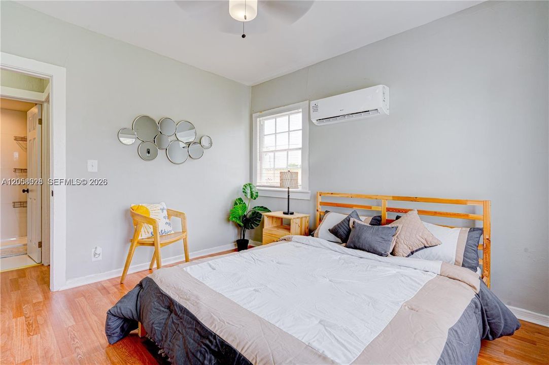 For Rent: $2,450 (2 beds, 1 baths, 650 Square Feet)