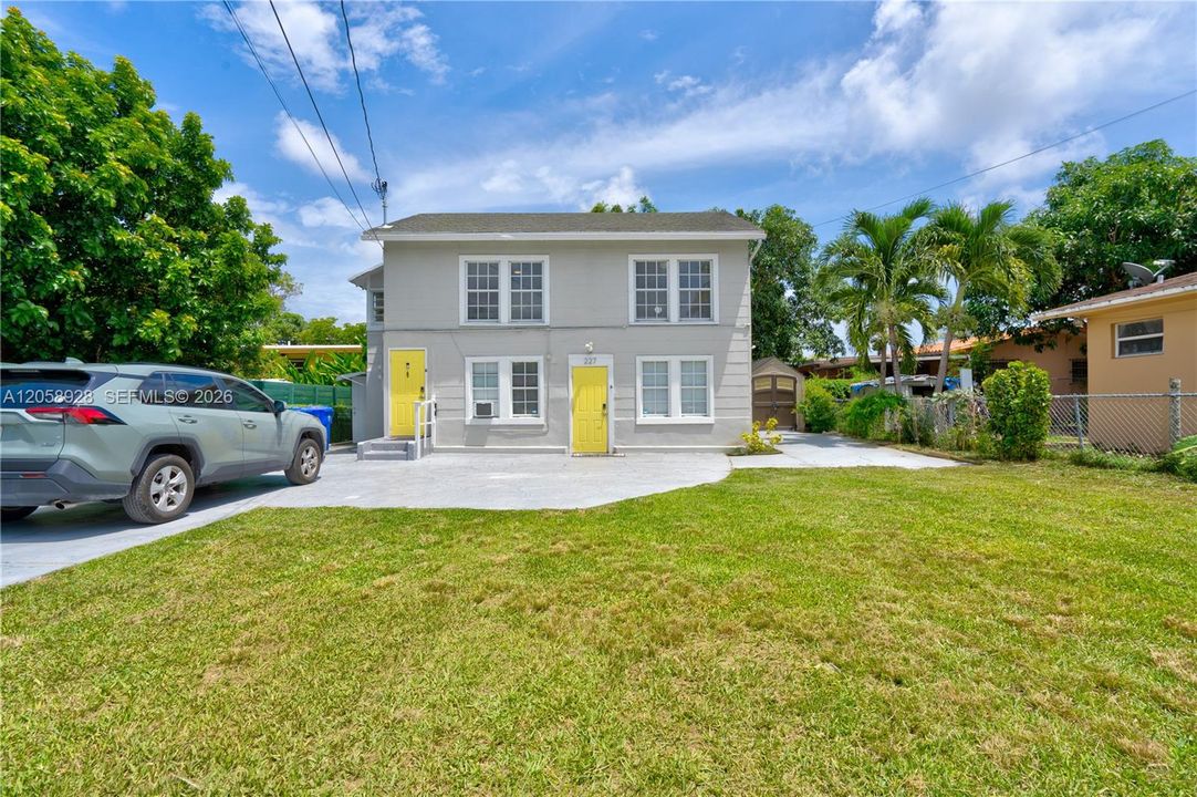 For Rent: $2,450 (2 beds, 1 baths, 650 Square Feet)