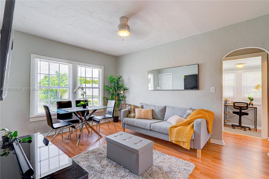 For Rent: $2,450 (2 beds, 1 baths, 650 Square Feet)