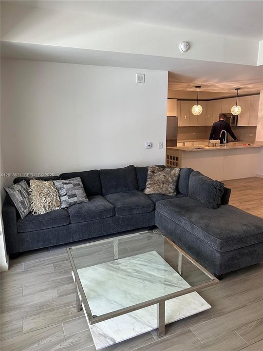 В аренду: $4,700 (2 спален, 2 ванн, 1384 Квадратных фут)
