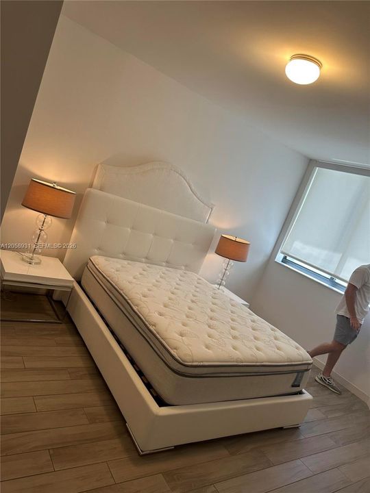 В аренду: $4,700 (2 спален, 2 ванн, 1384 Квадратных фут)