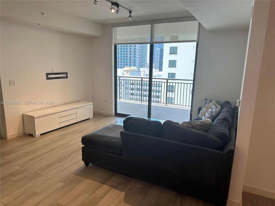 В аренду: $4,700 (2 спален, 2 ванн, 1384 Квадратных фут)