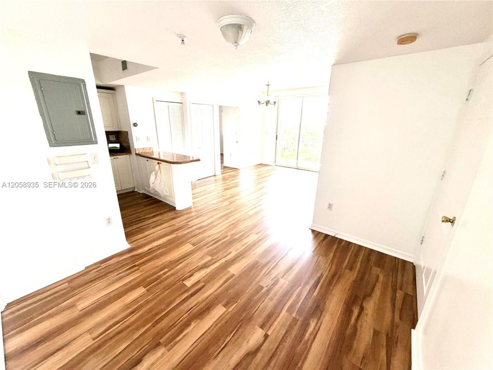 На продажу: $415,000 (2 спален, 2 ванн, 828 Квадратных фут)