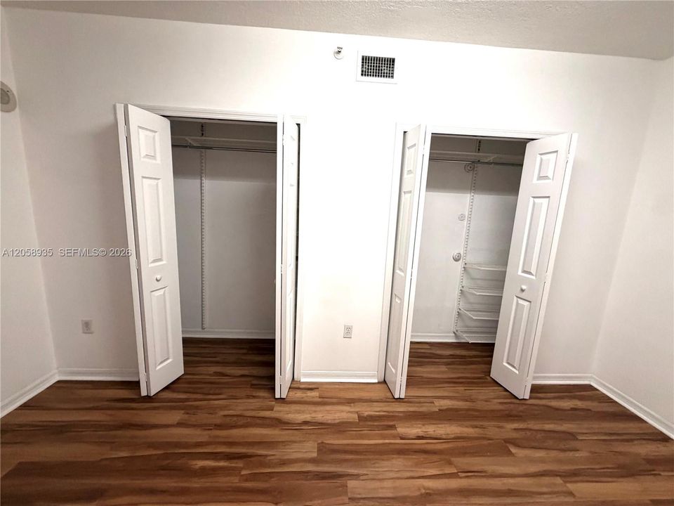 На продажу: $415,000 (2 спален, 2 ванн, 828 Квадратных фут)