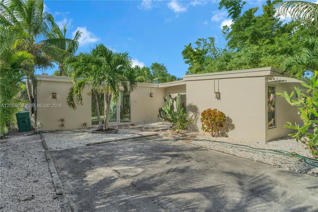 For Sale: $535,000 (3 beds, 2 baths, 1268 Square Feet)