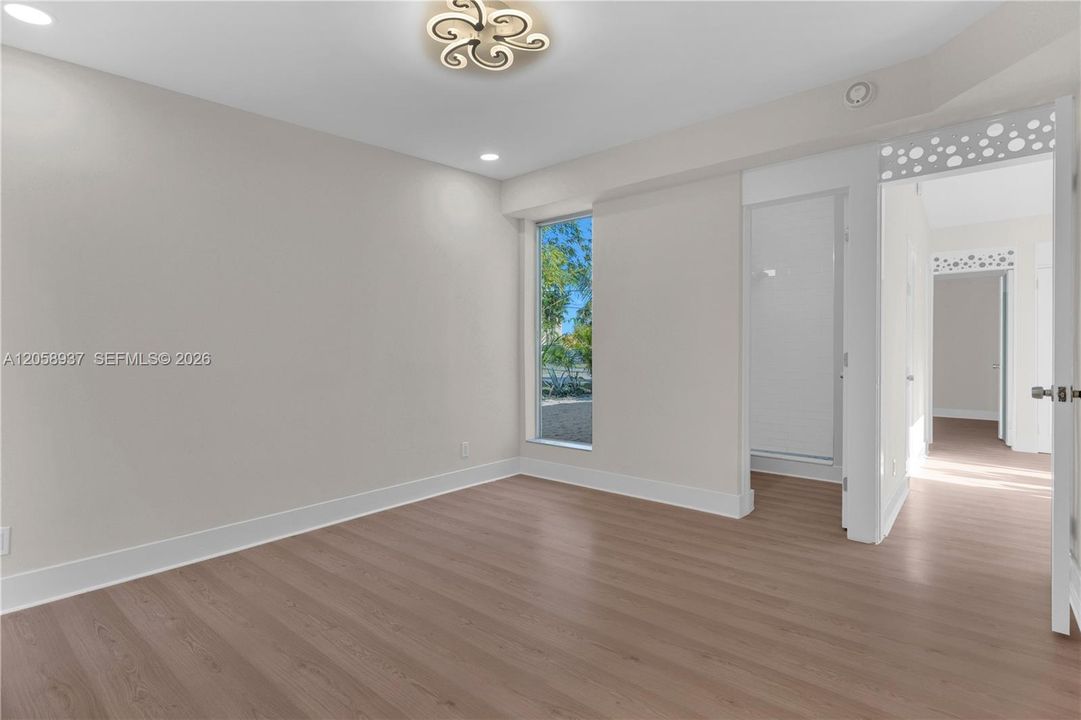 For Sale: $535,000 (3 beds, 2 baths, 1268 Square Feet)