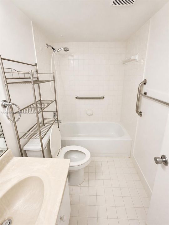 На продажу: $163,900 (2 спален, 2 ванн, 1044 Квадратных фут)