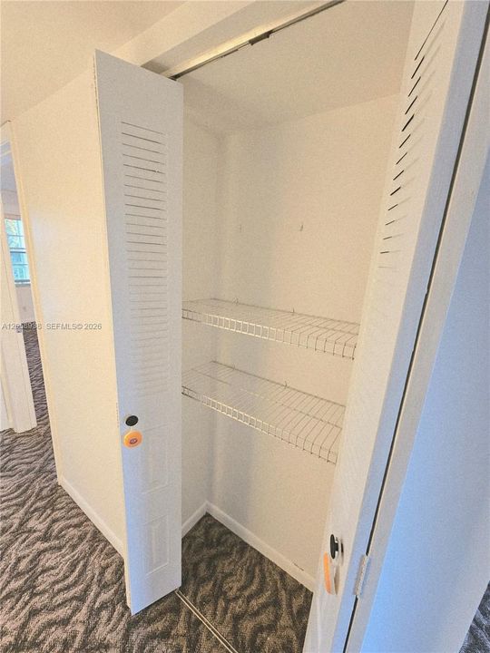 На продажу: $163,900 (2 спален, 2 ванн, 1044 Квадратных фут)