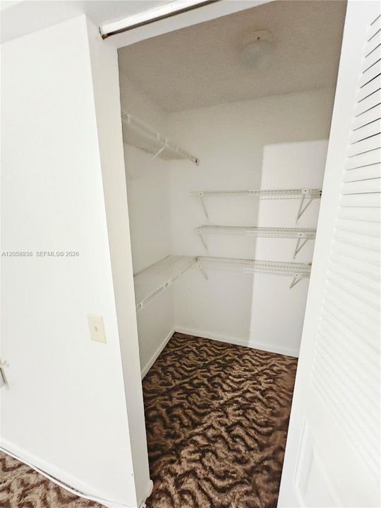 На продажу: $163,900 (2 спален, 2 ванн, 1044 Квадратных фут)