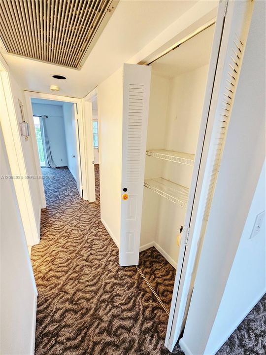 На продажу: $163,900 (2 спален, 2 ванн, 1044 Квадратных фут)