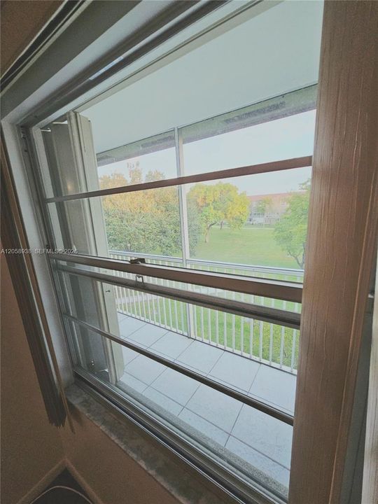 На продажу: $163,900 (2 спален, 2 ванн, 1044 Квадратных фут)